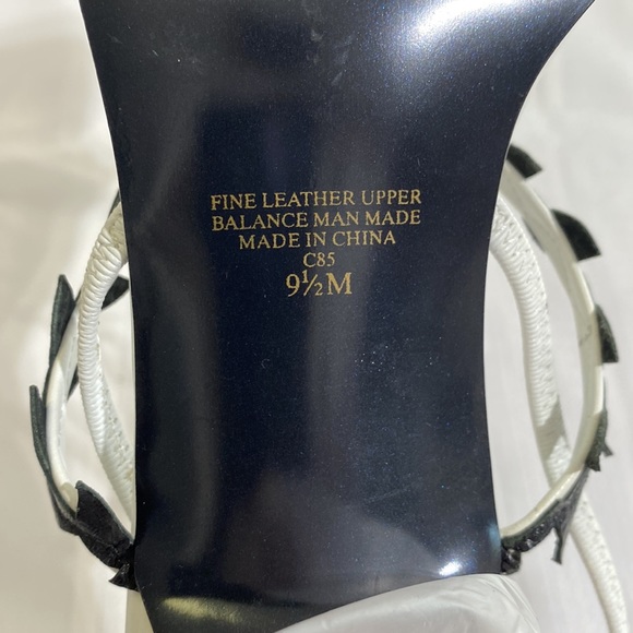 Vintage Ann Marino White and Back Sandals Size 9.5 - Picture 7 of 11